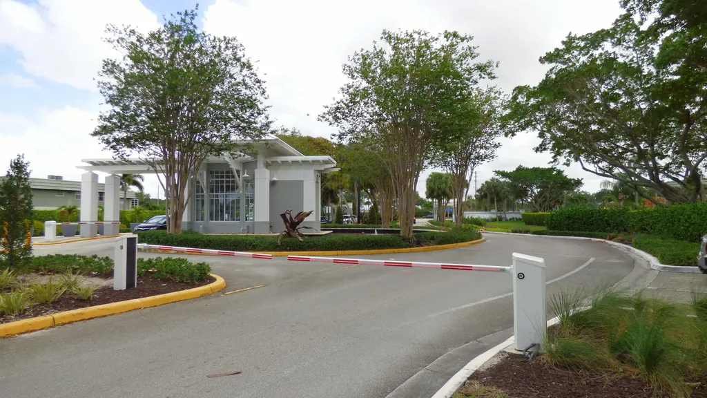 464 Piedmont J Delray Beach FL 33484