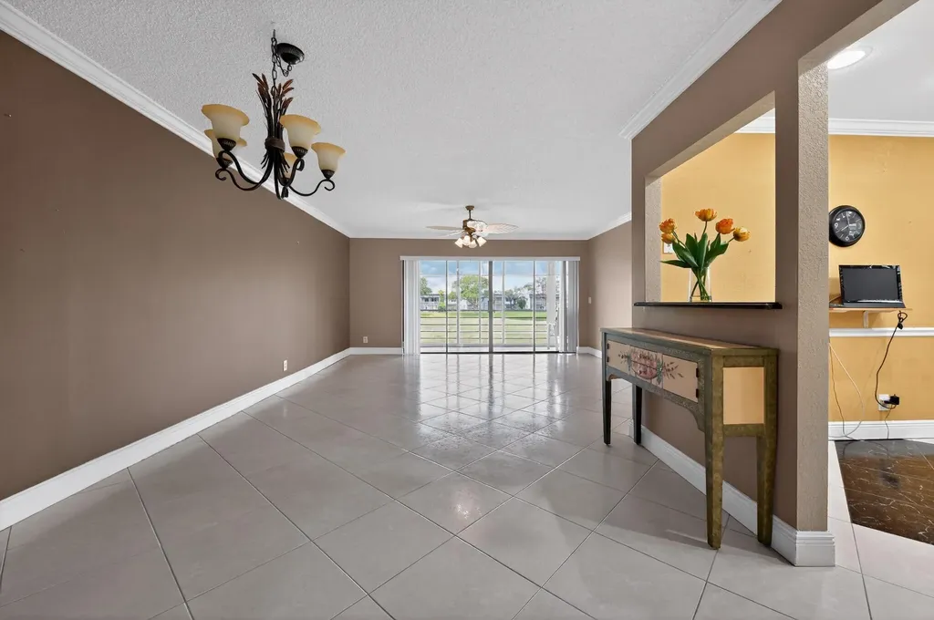 464 Piedmont J Delray Beach FL 33484