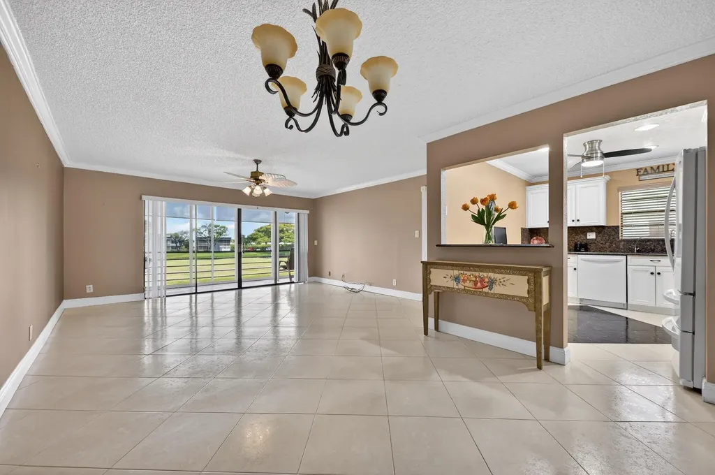 464 Piedmont J Delray Beach FL 33484