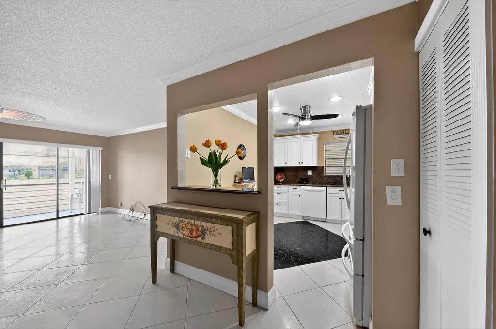 464 Piedmont J Delray Beach FL 33484