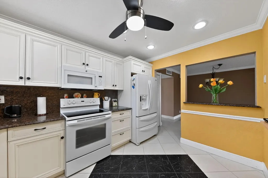 464 Piedmont J Delray Beach FL 33484