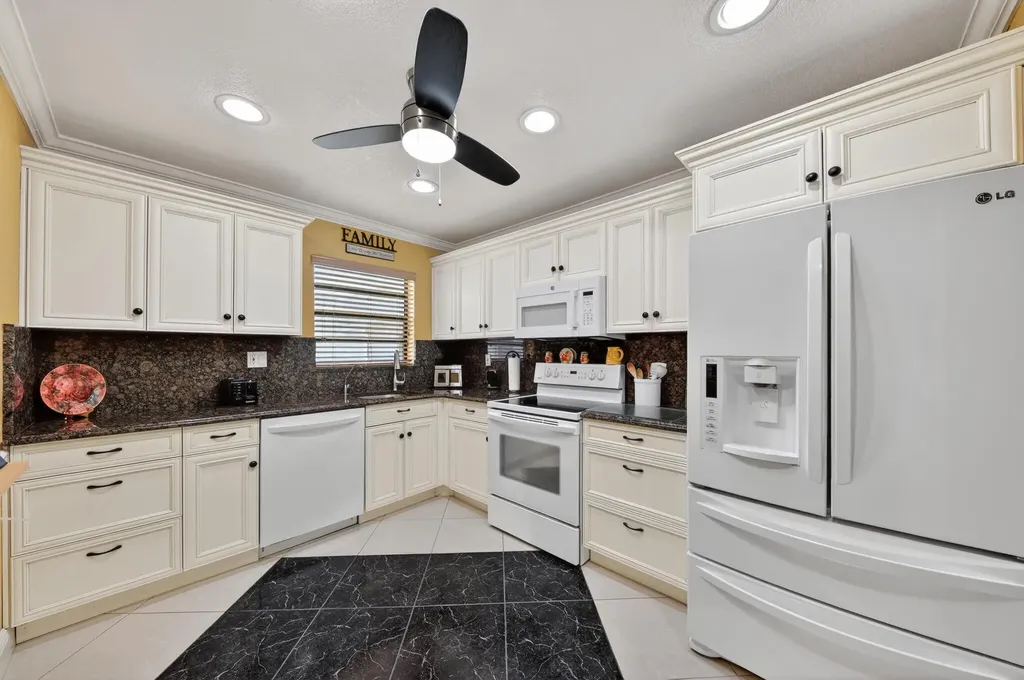 464 Piedmont J Delray Beach FL 33484