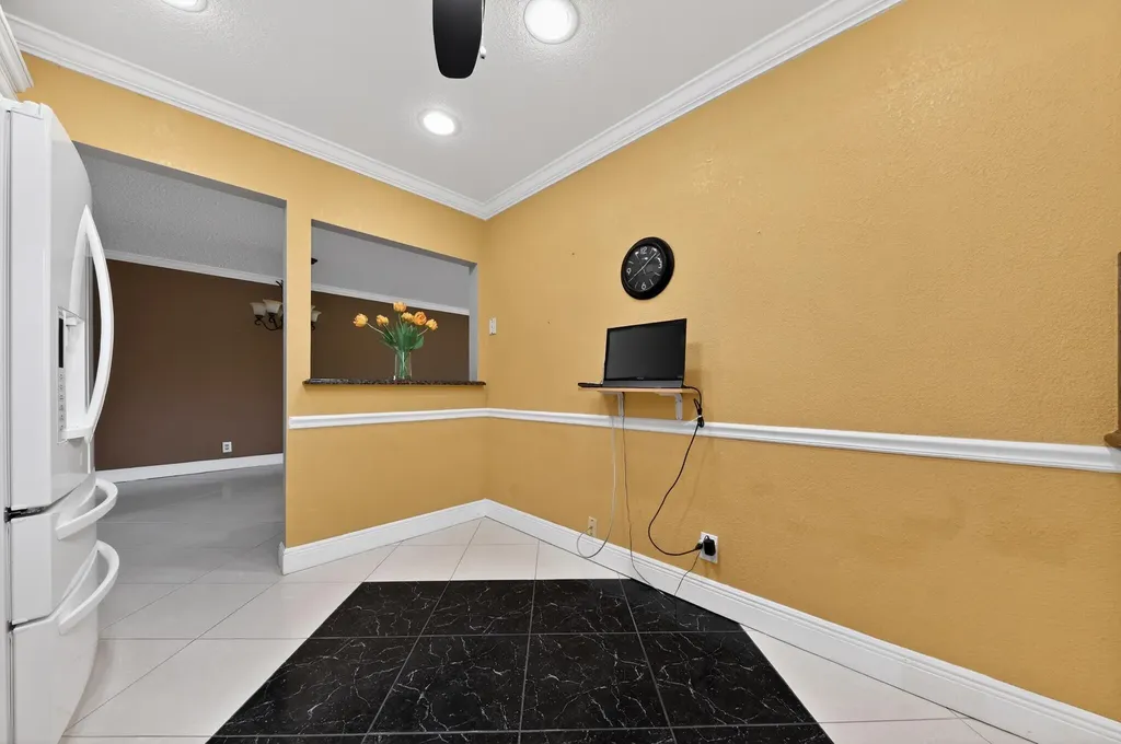 464 Piedmont J Delray Beach FL 33484