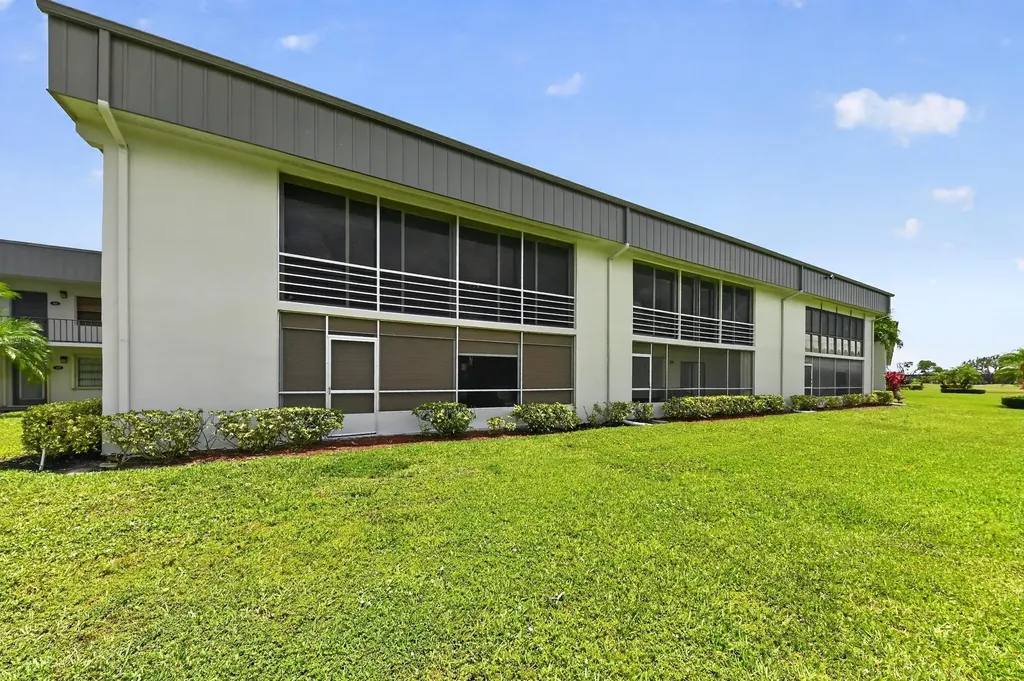 464 Piedmont J Delray Beach FL 33484