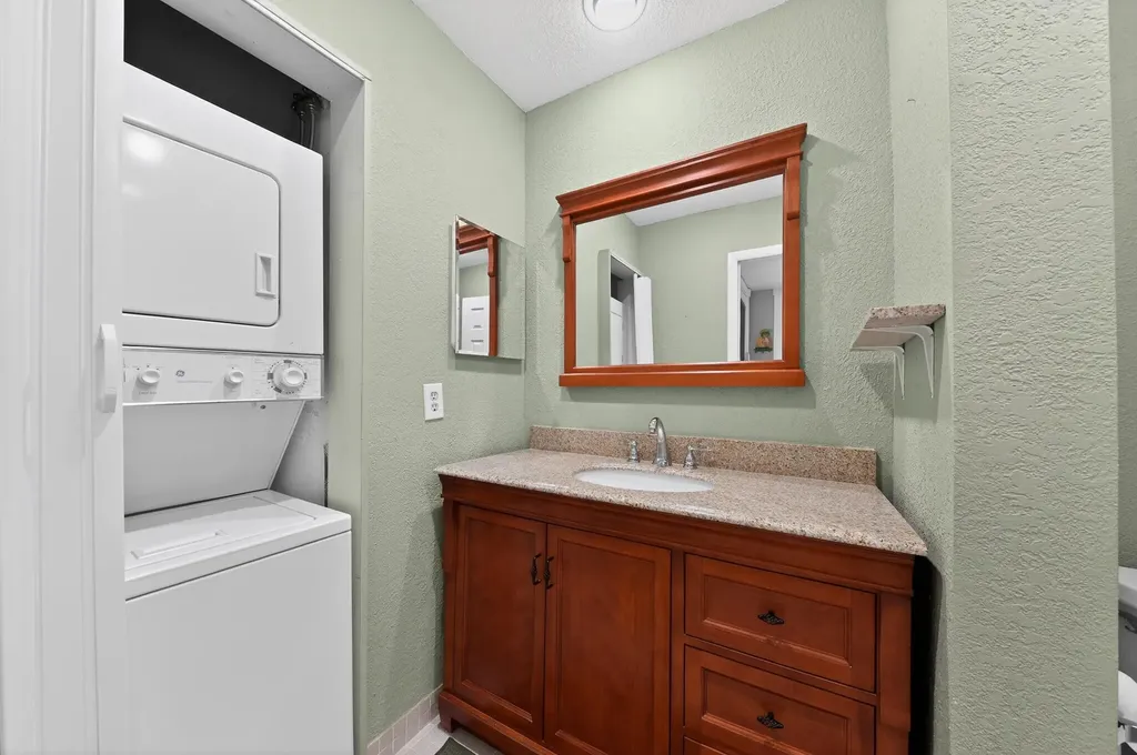 464 Piedmont J Delray Beach FL 33484