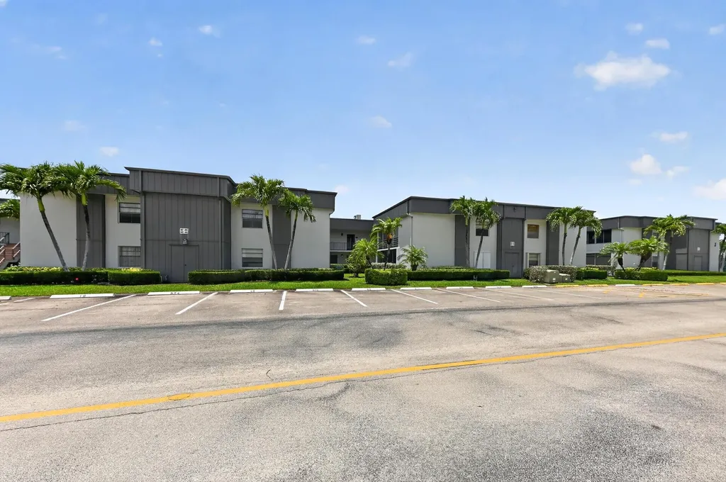 464 Piedmont J Delray Beach FL 33484