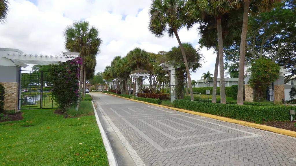 464 Piedmont J Delray Beach FL 33484