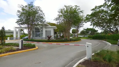 464 Piedmont J Delray Beach FL 33484