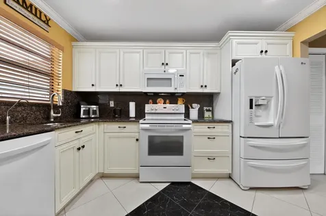 464 Piedmont J Delray Beach FL 33484