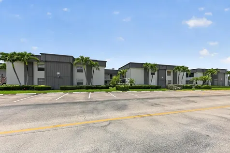 464 Piedmont J Delray Beach FL 33484
