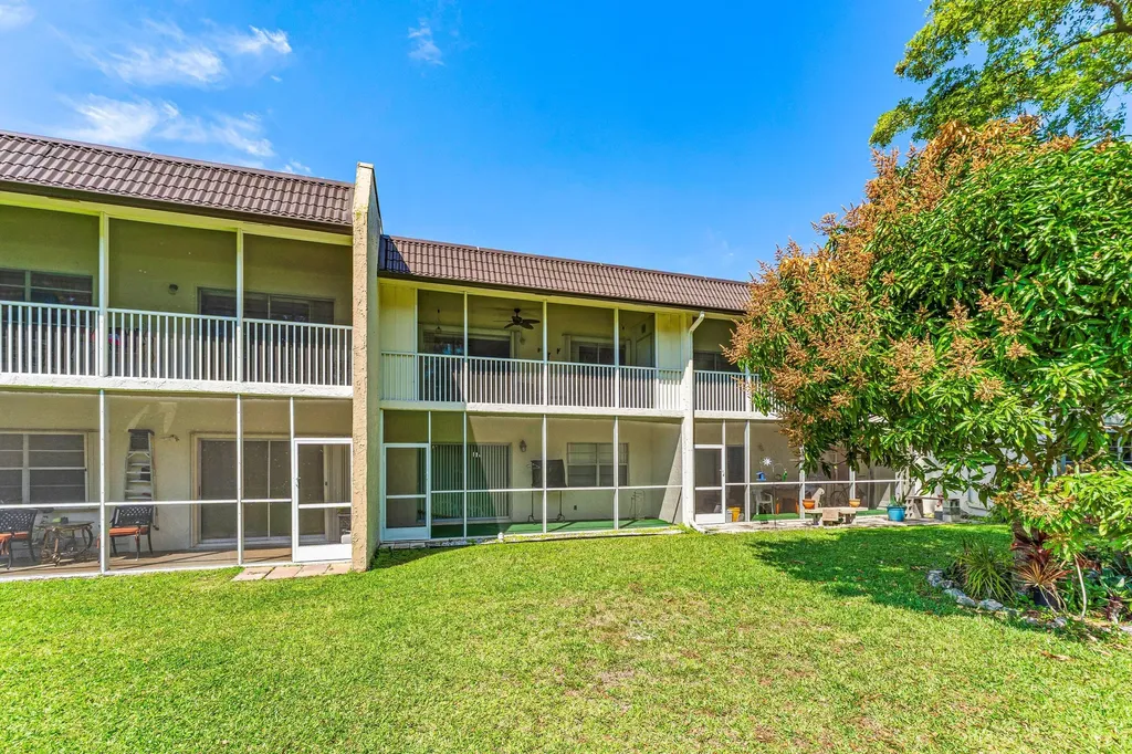 130 Lake Meryl Drive West Palm Beach FL 33411