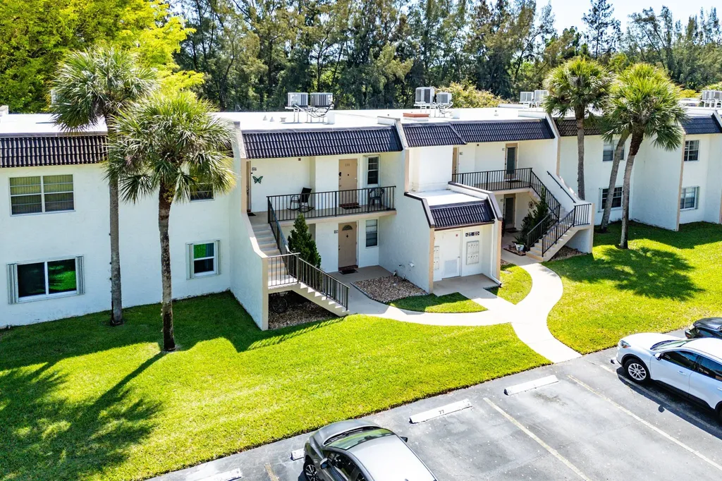 130 Lake Meryl Drive West Palm Beach FL 33411