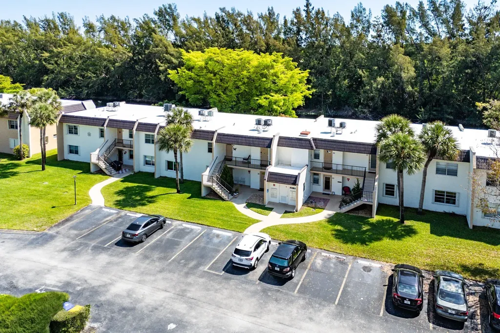 130 Lake Meryl Drive West Palm Beach FL 33411
