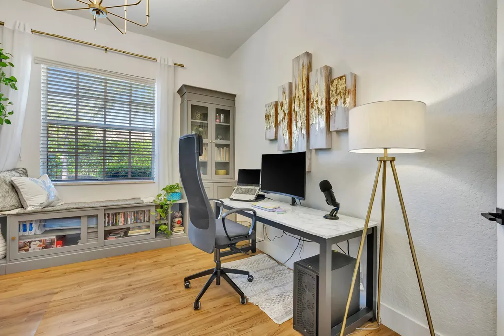 207 Via Rosina Jupiter FL 33458