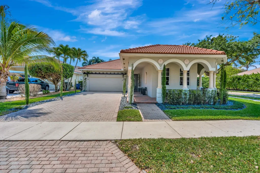 207 Via Rosina Jupiter FL 33458