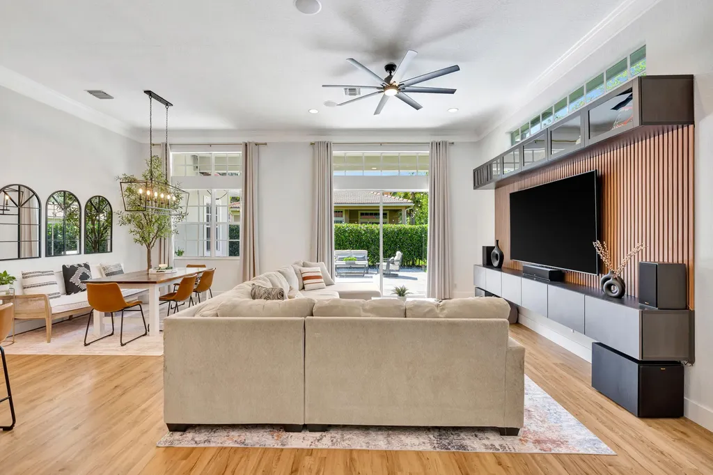 207 Via Rosina Jupiter FL 33458