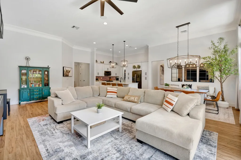 207 Via Rosina Jupiter FL 33458