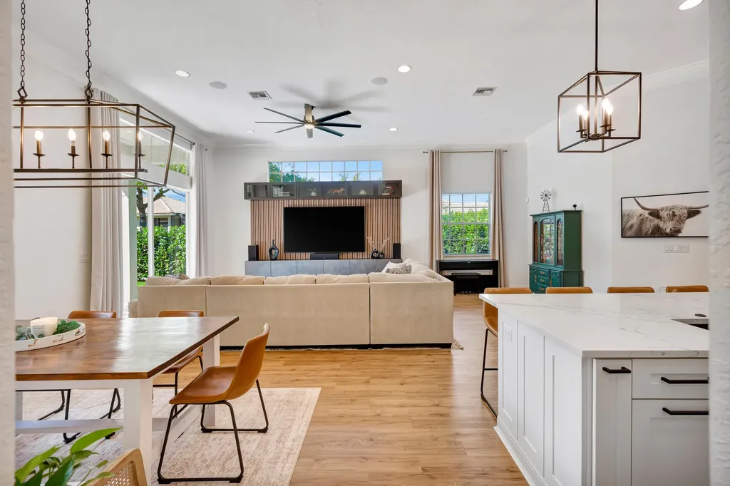 207 Via Rosina Jupiter FL 33458