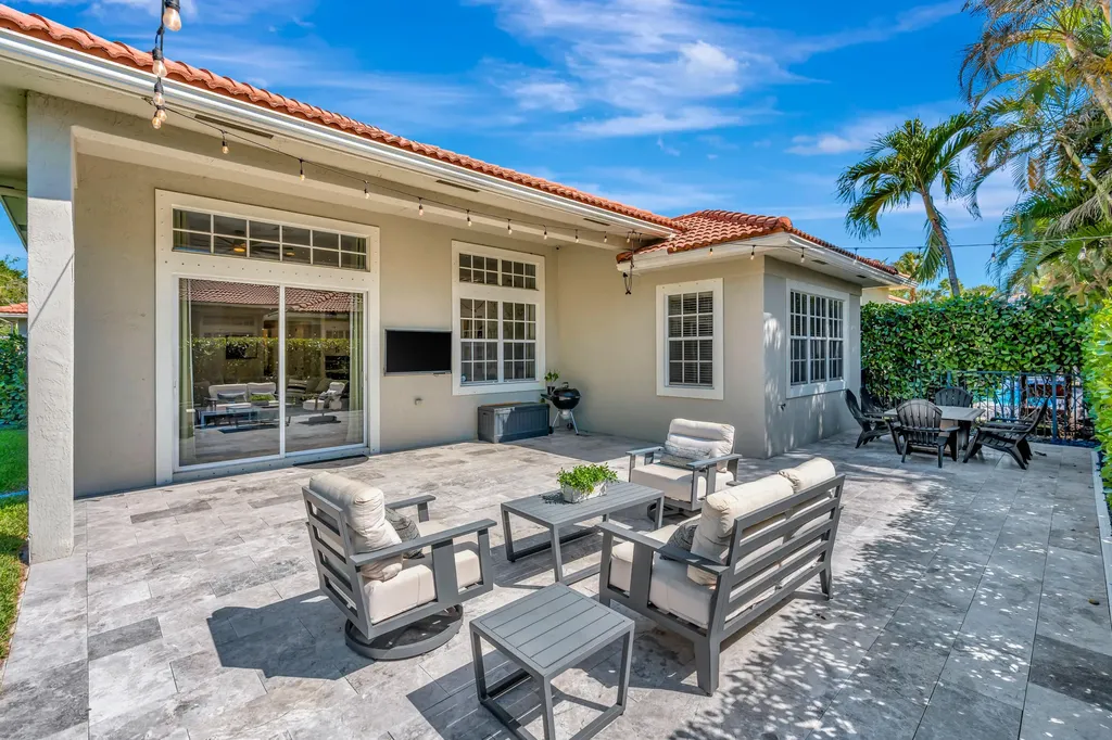 207 Via Rosina Jupiter FL 33458