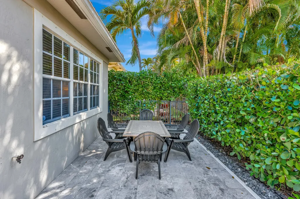 207 Via Rosina Jupiter FL 33458