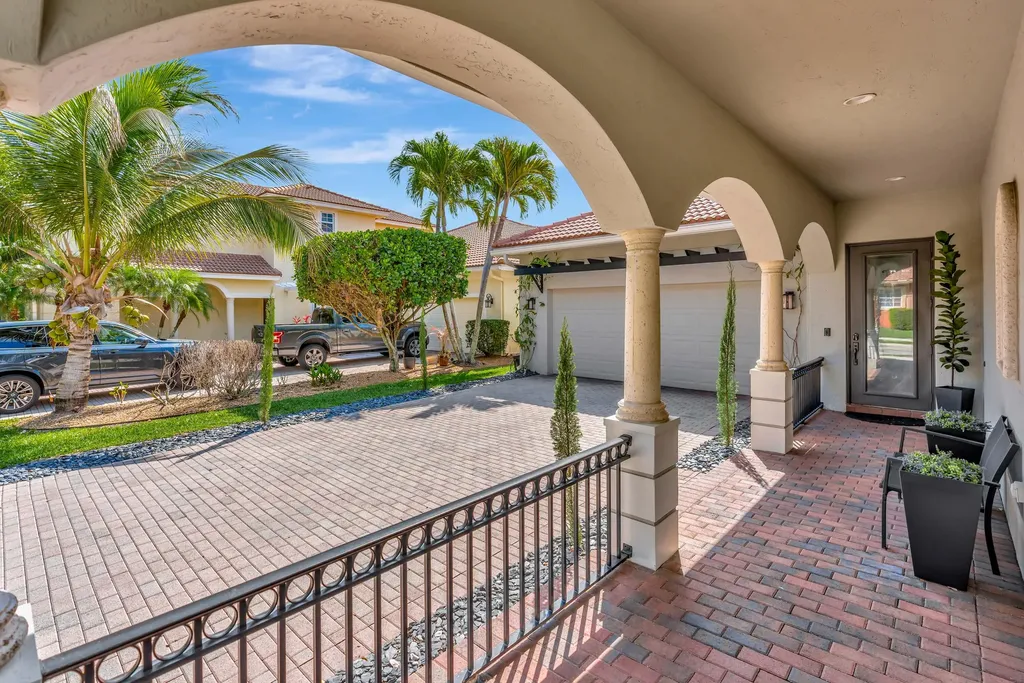 207 Via Rosina Jupiter FL 33458