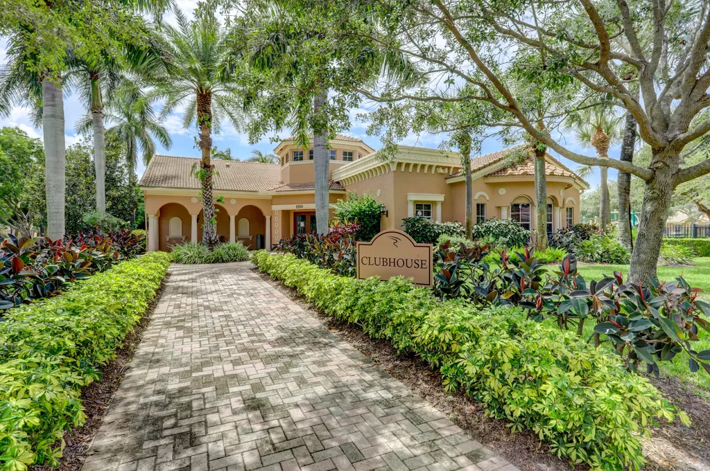 207 Via Rosina Jupiter FL 33458
