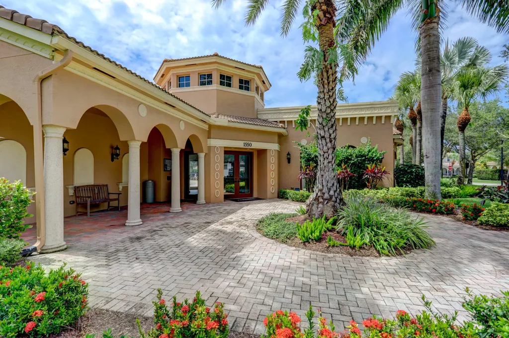 207 Via Rosina Jupiter FL 33458