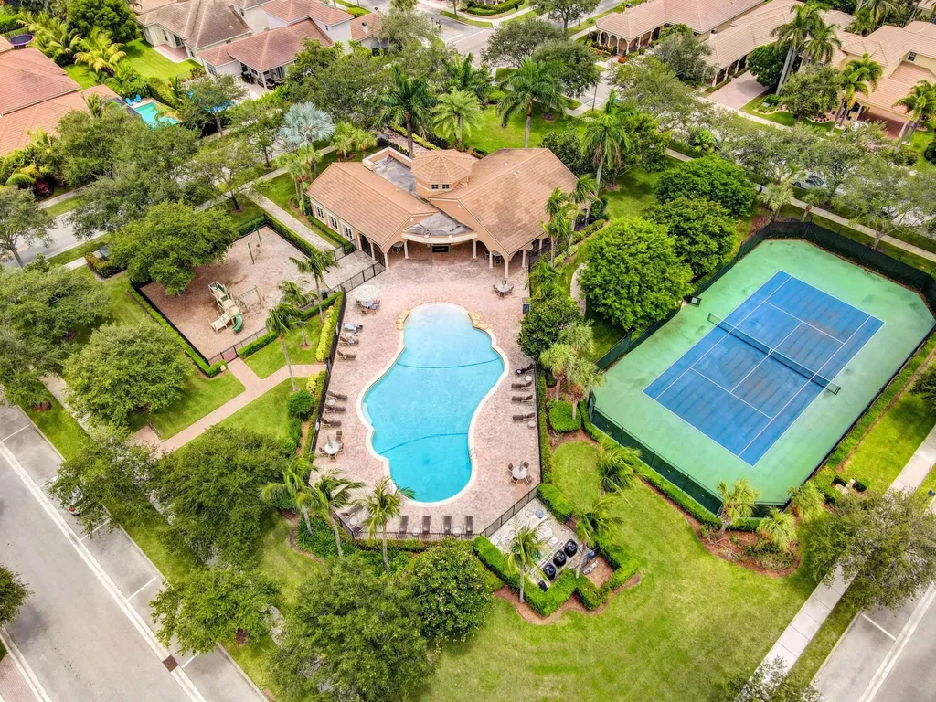 207 Via Rosina Jupiter FL 33458