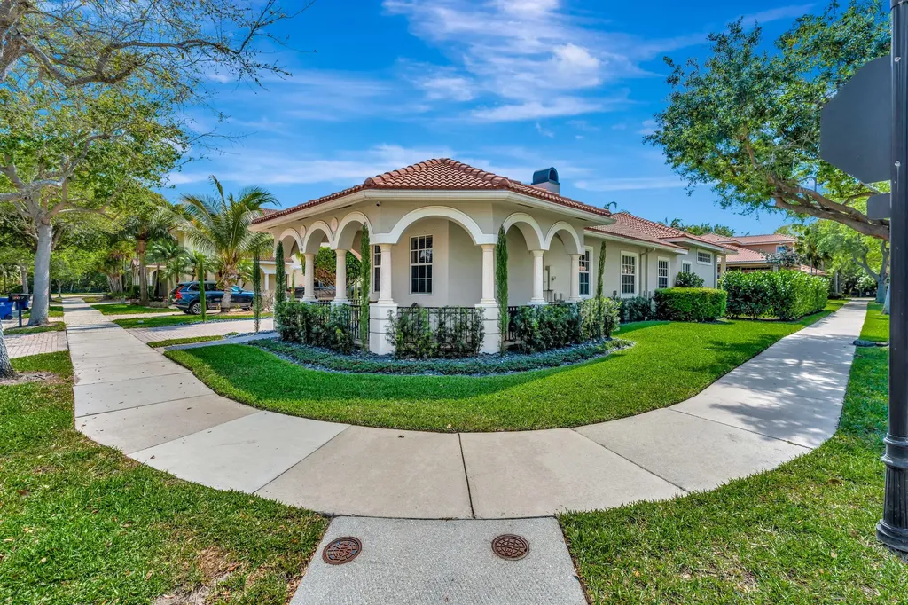207 Via Rosina Jupiter FL 33458