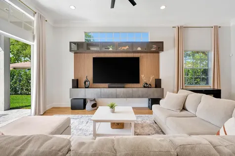 207 Via Rosina Jupiter FL 33458