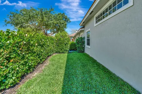 207 Via Rosina Jupiter FL 33458