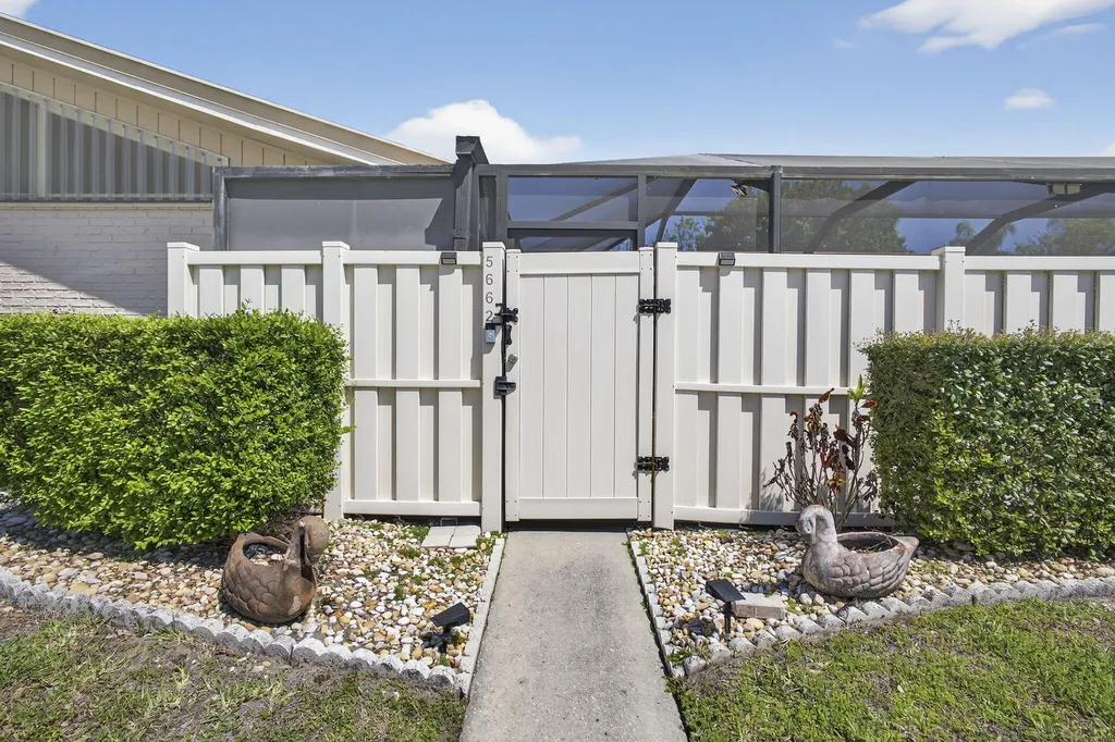 5662 Golden Eagle Circle Palm Beach Gardens FL 33418