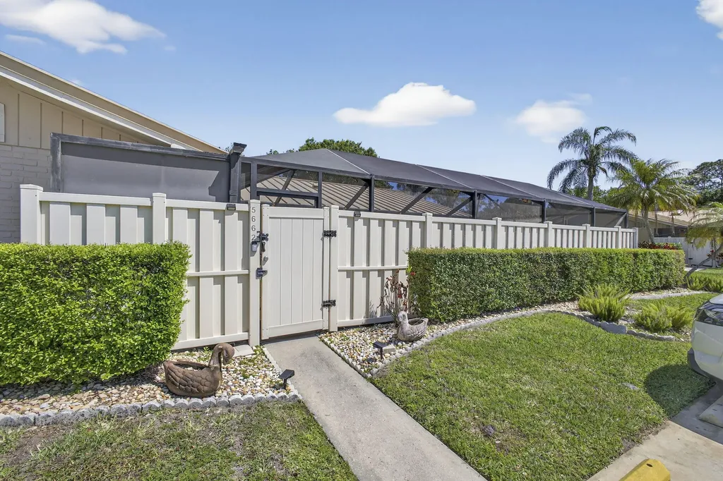 5662 Golden Eagle Circle Palm Beach Gardens FL 33418
