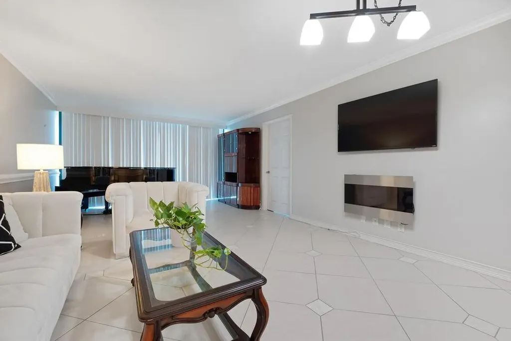 2400 Presidential Way West Palm Beach FL 33401