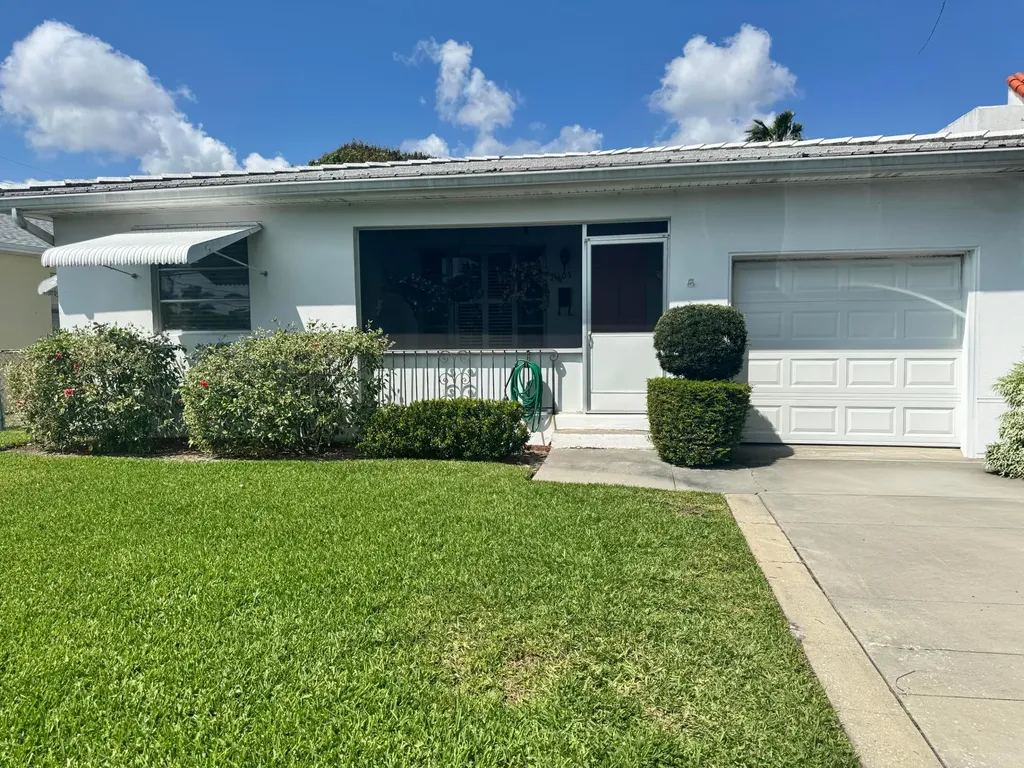 1205 N Palmway Lake Worth Beach FL 33460