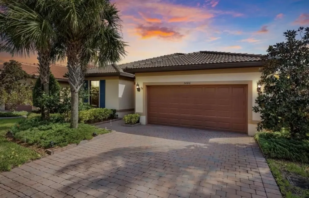 5086 Pendelton Square Vero Beach FL 32967