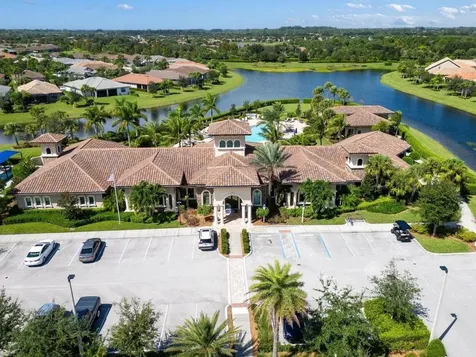 5086 Pendelton Square Vero Beach FL 32967