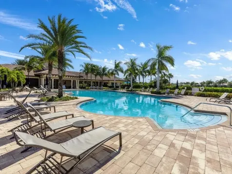 5086 Pendelton Square Vero Beach FL 32967