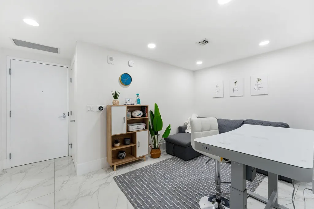 16385 Biscayne Boulevard North Miami Beach FL 33160