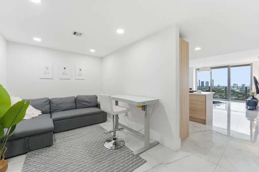 16385 Biscayne Boulevard North Miami Beach FL 33160