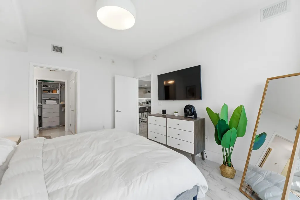 16385 Biscayne Boulevard North Miami Beach FL 33160