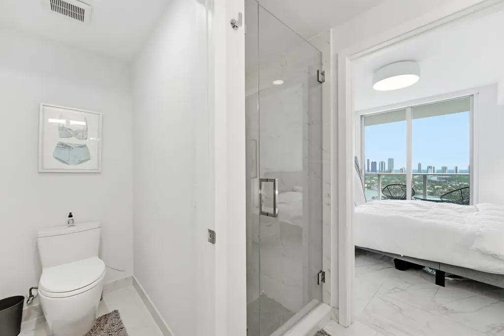 16385 Biscayne Boulevard North Miami Beach FL 33160