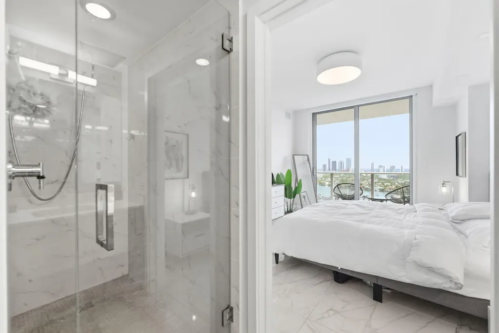 16385 Biscayne Boulevard North Miami Beach FL 33160