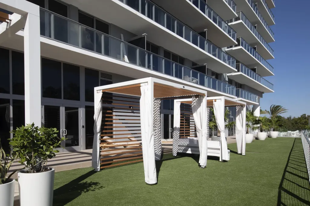 16385 Biscayne Boulevard North Miami Beach FL 33160