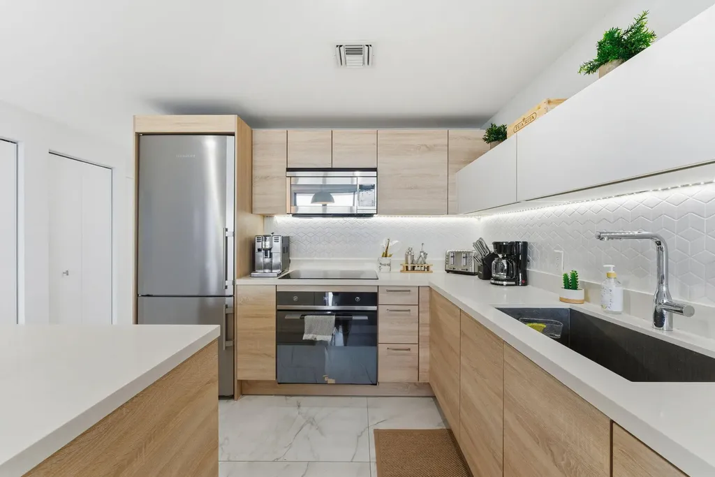 16385 Biscayne Boulevard North Miami Beach FL 33160