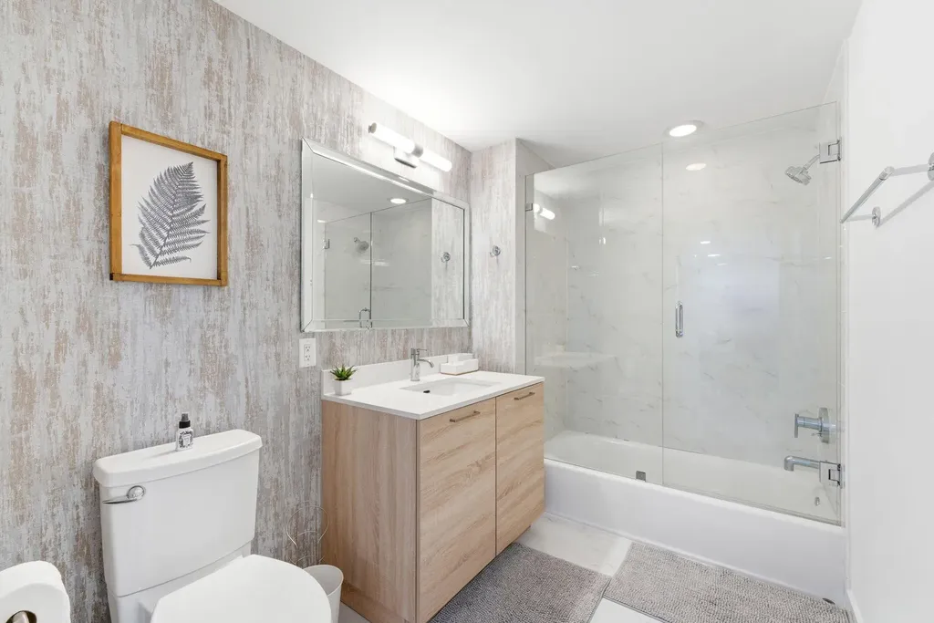 16385 Biscayne Boulevard North Miami Beach FL 33160
