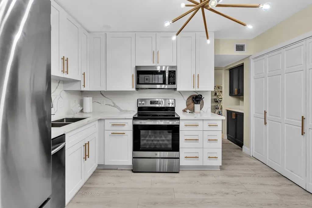 2804 N 46th Avenue Hollywood FL 33021