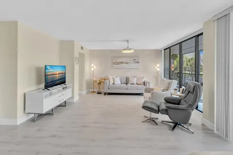 2804 N 46th Avenue Hollywood FL 33021