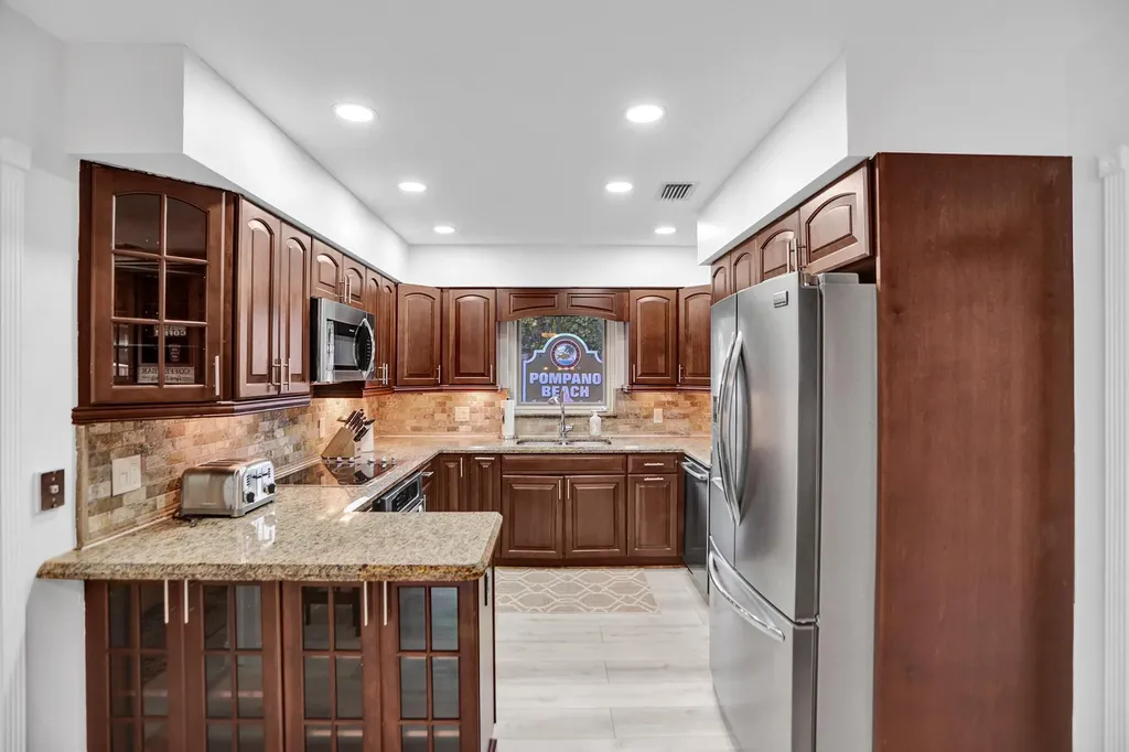 470 SE 4th Court Pompano Beach FL 33060