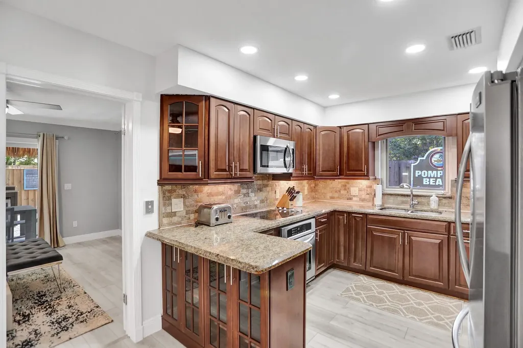 470 SE 4th Court Pompano Beach FL 33060